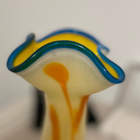 Vintage yellow with blue ruffle cased glass w/applied coloured - Picture 7 of 8